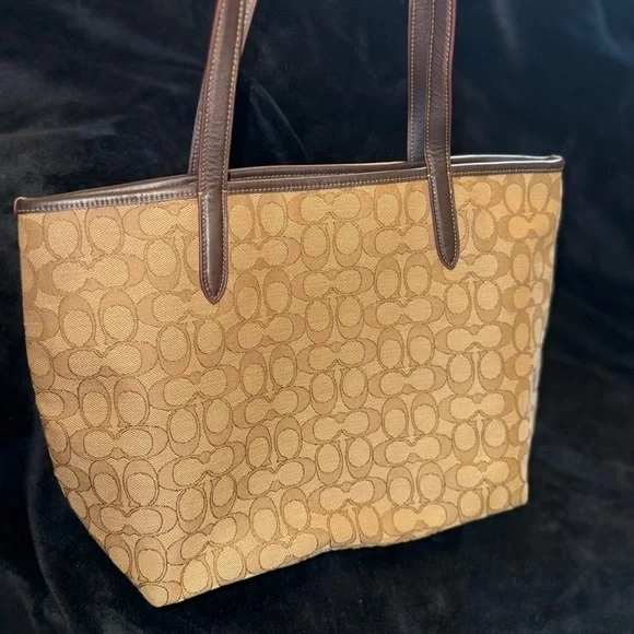 COACH Taylor Tote Bag in Signature Khaki Brown 100% authentic! - Picture 7 of 15